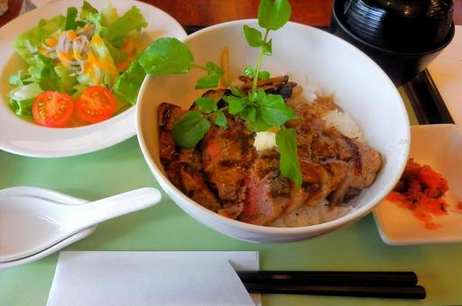 家庭料理 ローストビーフ丼 家庭料理 ローストビーフ丼の写真