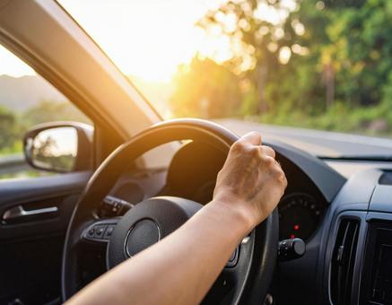 自動車の運転席から見える景色 自動車の運転席から見える景色の写真