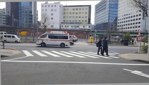 交差点と救急車 交差点と救急車 救急車,消防,東京都の写真素材