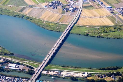 富山市の神通川にかかる中島大橋 神通川,空撮,中島大橋の写真素材