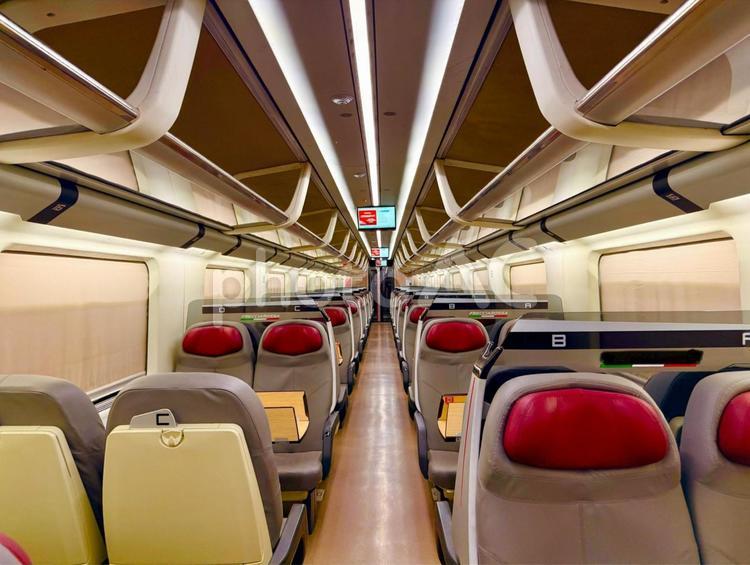 イタリアの高速列車の車内 鉄道,電車,列車の写真素材
