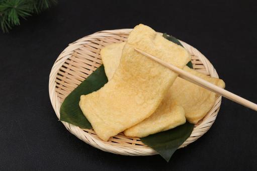 油揚げ 油揚げ,稲荷揚げ,揚げ物の写真素材