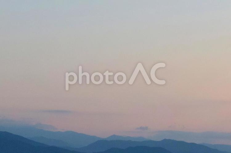 夕方の山影 剣山地,墨絵,山の写真素材