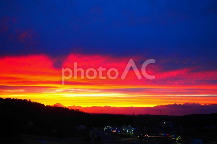 マジックアワーの夕焼け空と富士山 朝焼け,背景,壁紙の写真素材