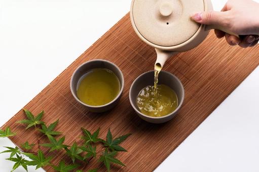 常滑焼の急須から注ぐ緑茶 常滑焼,茶器,急須の写真素材