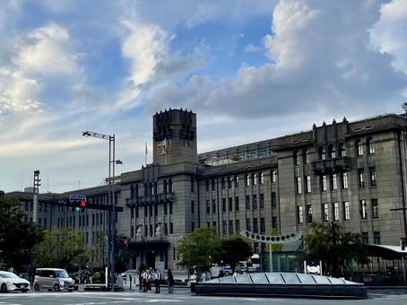 秋風の吹く京都市役所本庁舎3 秋風の吹く京都市役所本庁舎3 京都市,京都市役所,京都の写真素材