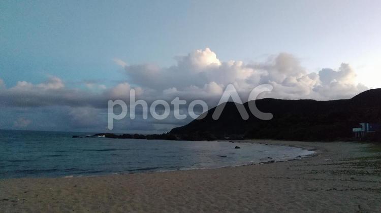手広海岸の夕暮れ 奄美大島,手広海岸,夕暮れの写真素材