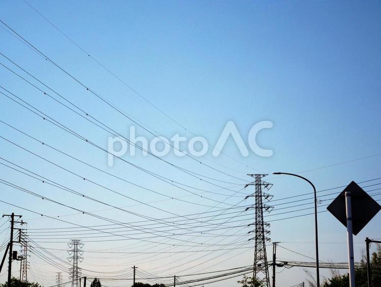 鉄塔がある風景 鉄塔,送電線,電線の写真素材
