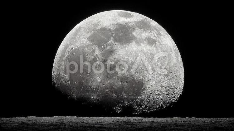 宇宙空間に存在する、美しい月の姿 月,満月,夜空の写真素材