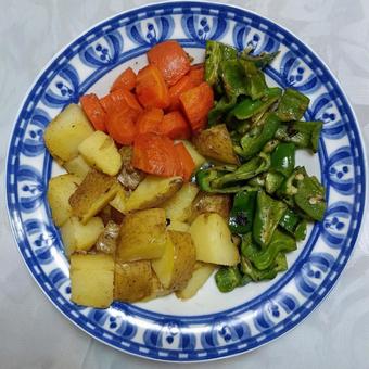 三色の野菜盛り合わせ 三色の野菜盛り合わせ 収穫,野菜,食欲の秋の写真素材