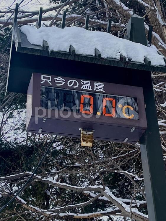 本日の気温　2月15日 気温,0度,冬の写真素材