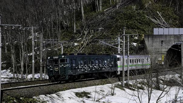 伊納付近を行くキハ40-1790山明 伊納付近を行くキハ40-1790山明の写真