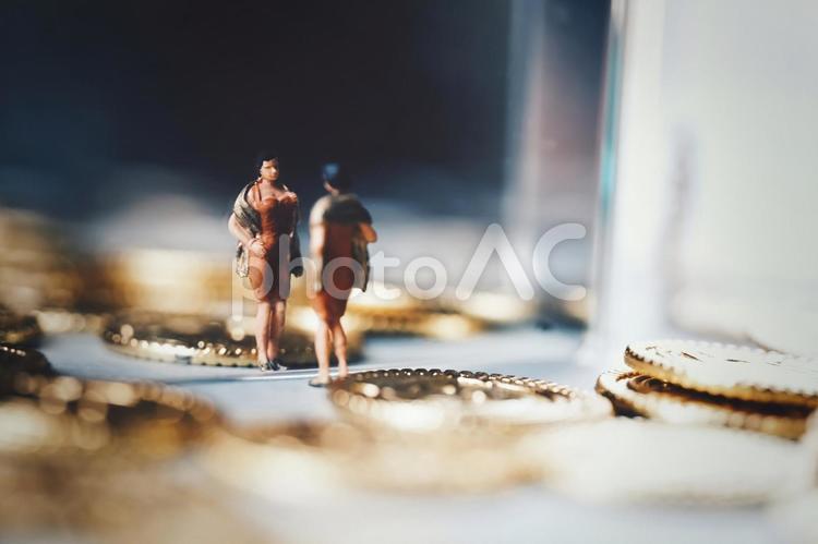 鏡に映るミニチュアの女性 女性,ミニチュア,ビジネスの写真素材