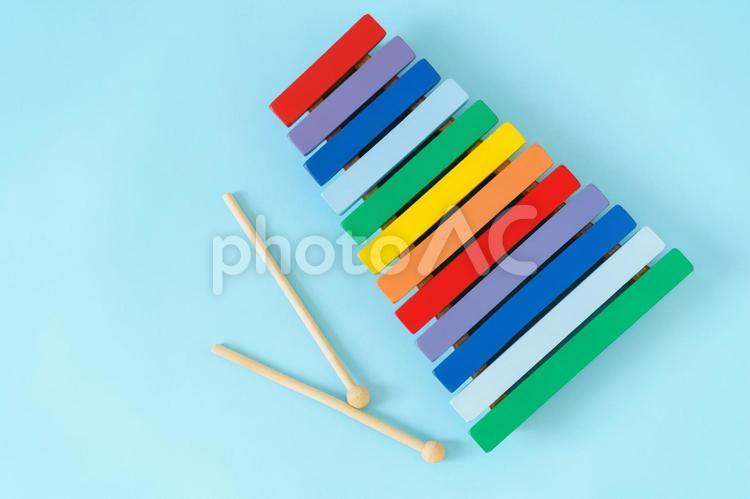 真上から見た幼児用のおもちゃの木琴 木琴,おもちゃ,楽器の写真素材