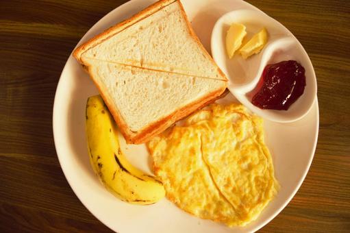 ネパールの朝食　3 トースト,卵焼き,バナナの写真素材