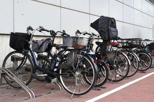 万博記念公園駅の駅前駐輪場・自転車置き場 自転車置き場,駐輪場,自転車の写真素材