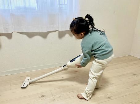 掃除機をかける子ども 大掃除 子ども,幼稚園,園児の写真素材
