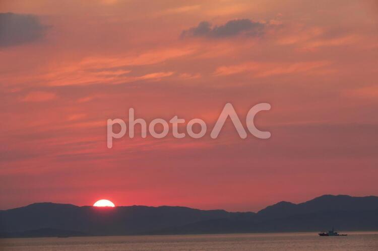 瀬戸の夕日 日暮れ,暁,太陽の写真素材