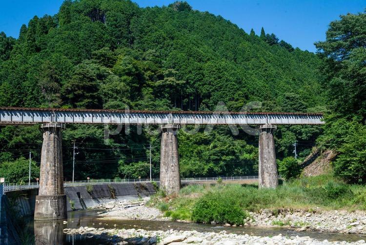 田舎の線路　鉄橋　ローカル線 駅,駅舎,ホームの写真素材