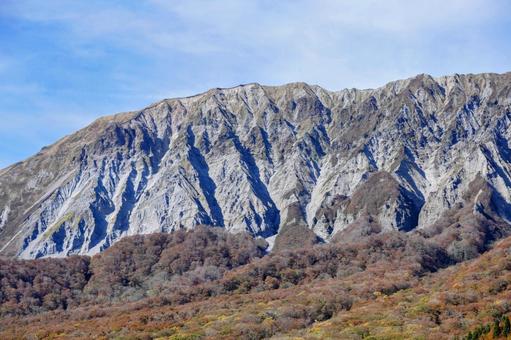 中国地方最高峰「大山」の紅葉 中国地方最高峰「大山」の紅葉の写真