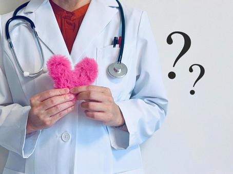 女性特有の病気について解説する女医 ハート,女医,生理の写真素材