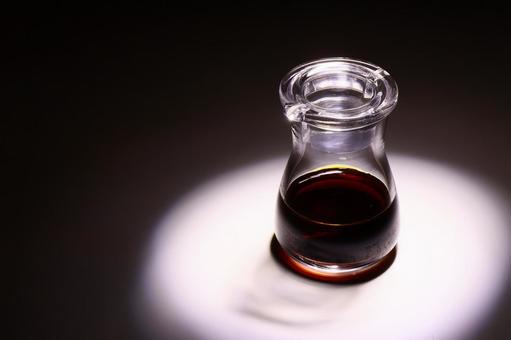 すっきりしたイメージの醤油差し 醬油差し,醤油,調味料入れの写真素材