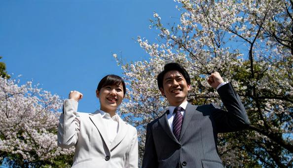 ガッツポーズをする笑顔のビジネスマン男女 ガッツポーズをする笑顔のビジネスマン男女の写真