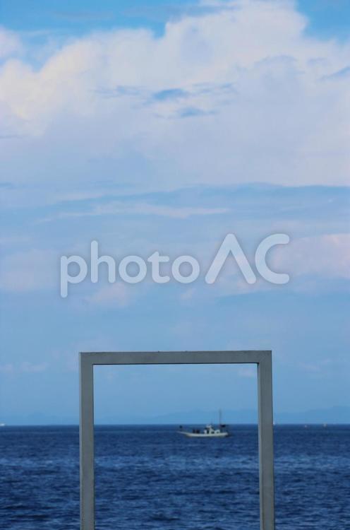 ９月中旬の淡路島からの瀬戸内海と船 背景,瀬戸内海,海の写真素材