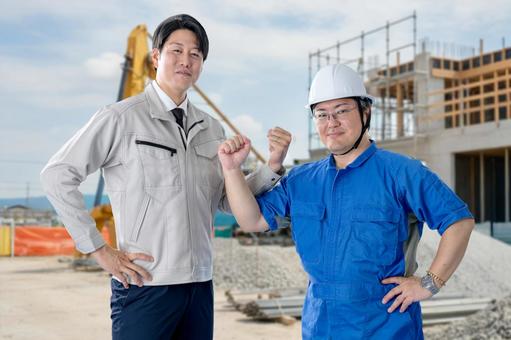 ガッツポーズする作業員と工事現場 建設,現場監督,建築の写真素材