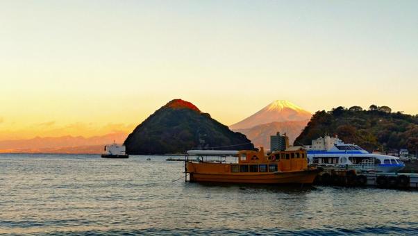沼津内浦の海02 海,夕焼け,静岡県の写真素材