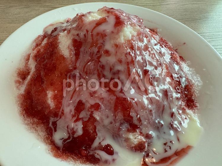 かき氷いちごミルク かき氷,いちご,ミルクの写真素材