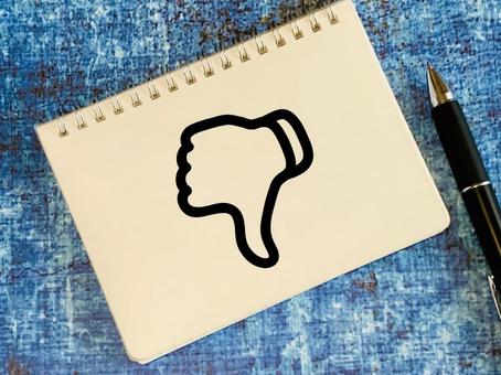 サムズダウン・ブーイング サムズダウン・ブーイング サムズダウン,ブーイング,悪いの写真素材