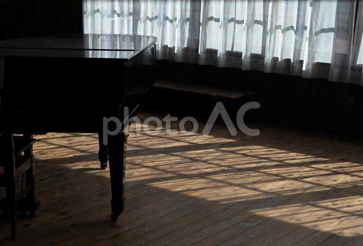 旧上岡小学校　音楽室 小学校,音楽室,ピアノの写真素材