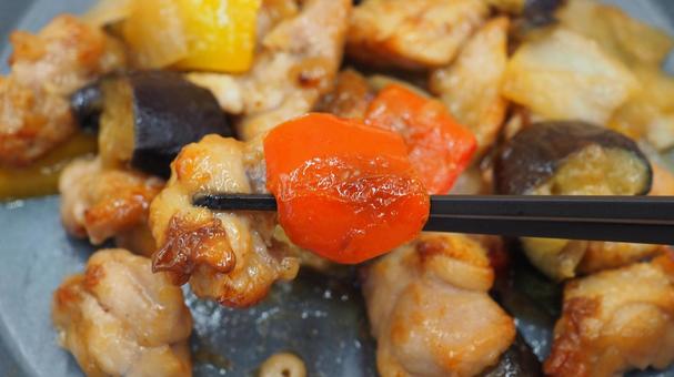 家庭料理・鶏肉と彩り野菜のみぞれ炒め 鶏肉と彩り野菜のみぞれ炒め,家庭料理,鶏肉の写真素材