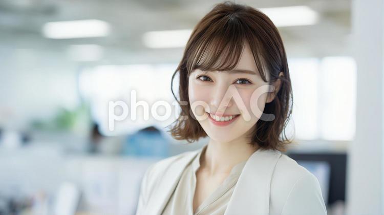 オフィスで微笑むビジネスウーマン 女性,ビジネス,オフィスの写真素材