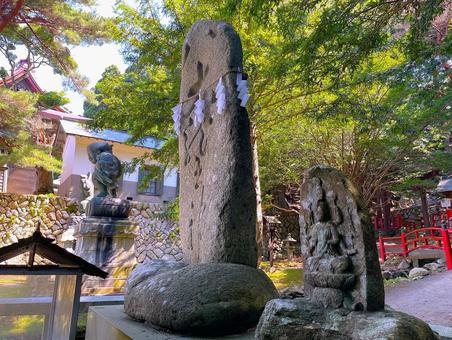 金華山の八大龍王神・辯才天石像 金華山の八大龍王神・辯才天石像の写真