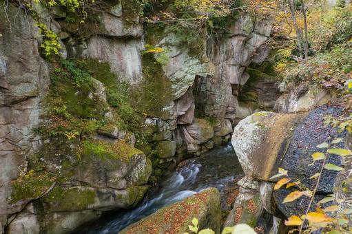 秋の磊々峡⒁ 秋,紅葉,磊々峡の写真素材