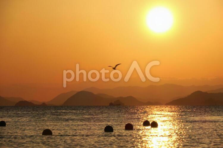瀬戸の夕日 日暮れ,暁,太陽の写真素材