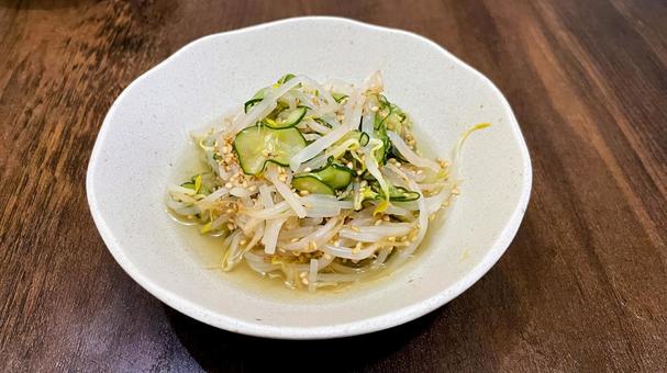 もやしときゅうりの和え物 もやしときゅうりの和え物 もやし,きゅうり,和え物の写真素材