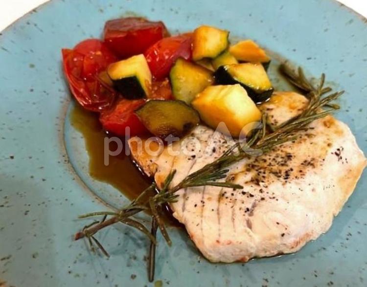 カジキマグロのローズマリーソテー カフェ,カジキマグロ,食事の写真素材
