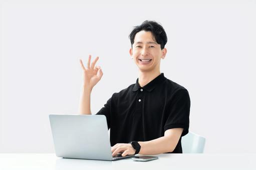 笑顔の男性セミナー講師・インストラクター 男性,パソコン,講師の写真素材