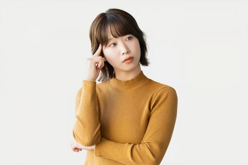 考えごとをする女性 考えごとをする女性 女性,考える,悩むの写真素材