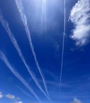 飛行機雲 飛行機雲の写真