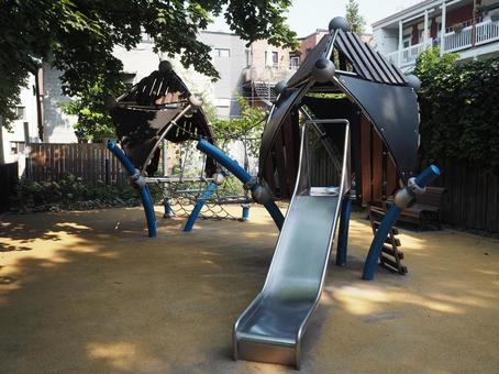 A short slide in a Montreal park, JPG