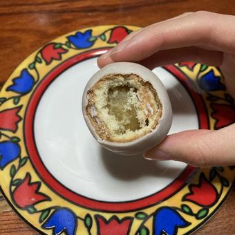 卵の中身みたいなお菓子 たまご,たまごのかたち,お菓子の写真素材