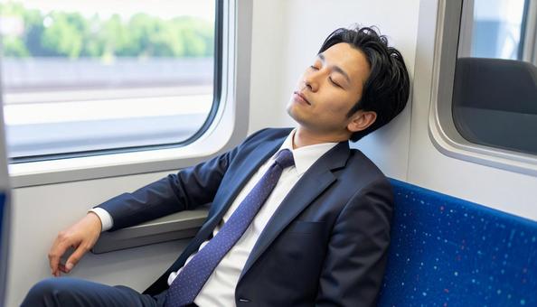 電車で爆睡する男性 電車で爆睡する男性の写真