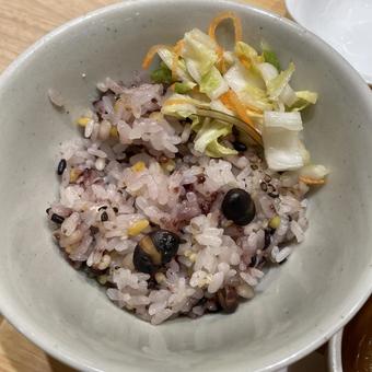 雑穀ご飯とお漬物 雑穀ご飯とお漬物 香の物,お漬物,ごはんの写真素材