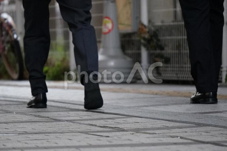 オフィス街を歩くビジネスパーソン オフィス街,ビジネスマン,ビジネスパーソンの写真素材