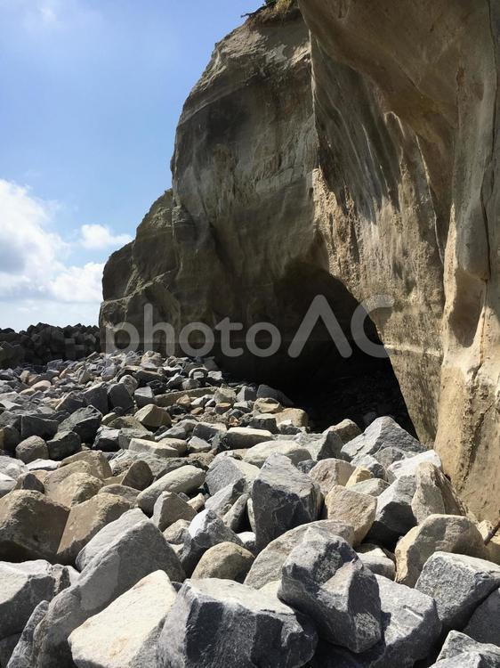 晴れの日の岩の洞窟 岩肌,自然,風景の写真素材