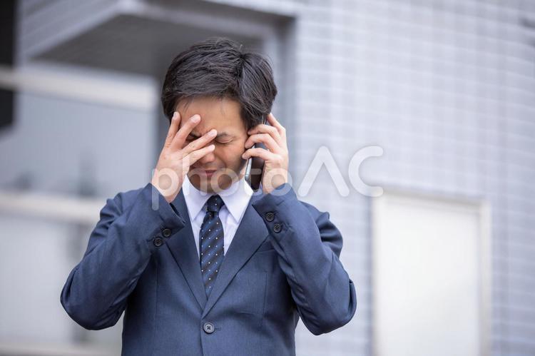 カジュアルビジネスの会社員 トラブル,ビジネスマン,泣くの写真素材